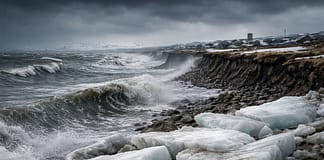 Alaskas zerbrechender Schutzschild – Wie verschwindendes Küsteneis Leben, Landschaft und Zukunft verändert Landfastes-Meereis_Illustration