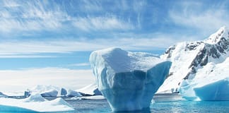 Ende der Debatte: Neue Forschung löst langjähriges Rätsel um den Klimawandel in der Antarktis Meereis_Eisberg